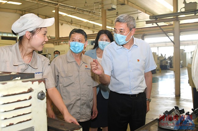 尹弘在鄭洛新自創(chuàng)區(qū)建設領導小組第四次會議上強調 以更高標準建設創(chuàng)新驅動發(fā)展載體