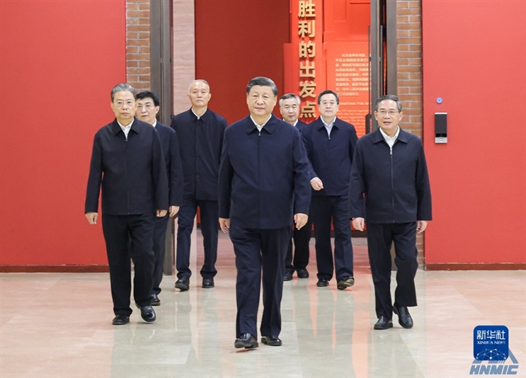 習(xí)近平在瞻仰延安革命紀(jì)念地時強(qiáng)調(diào) 弘揚(yáng)偉大建黨精神和延安精神 為實(shí)現(xiàn)黨的二十大提出的目標(biāo)任務(wù)而團(tuán)結(jié)奮斗